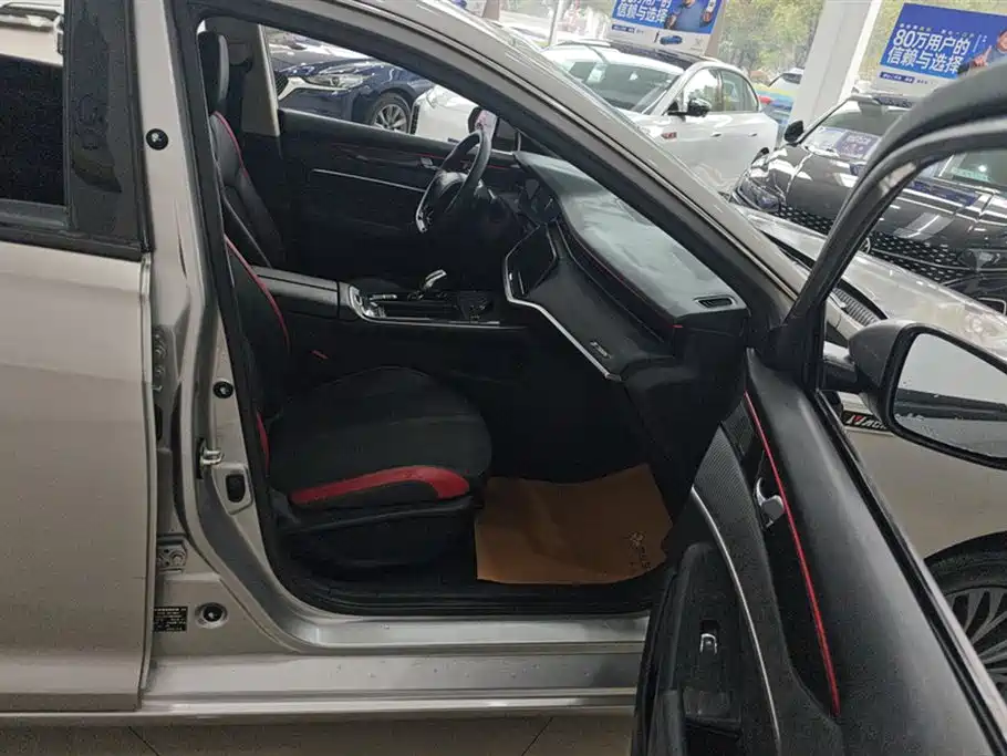 DONGFENG YI HYUN MAX