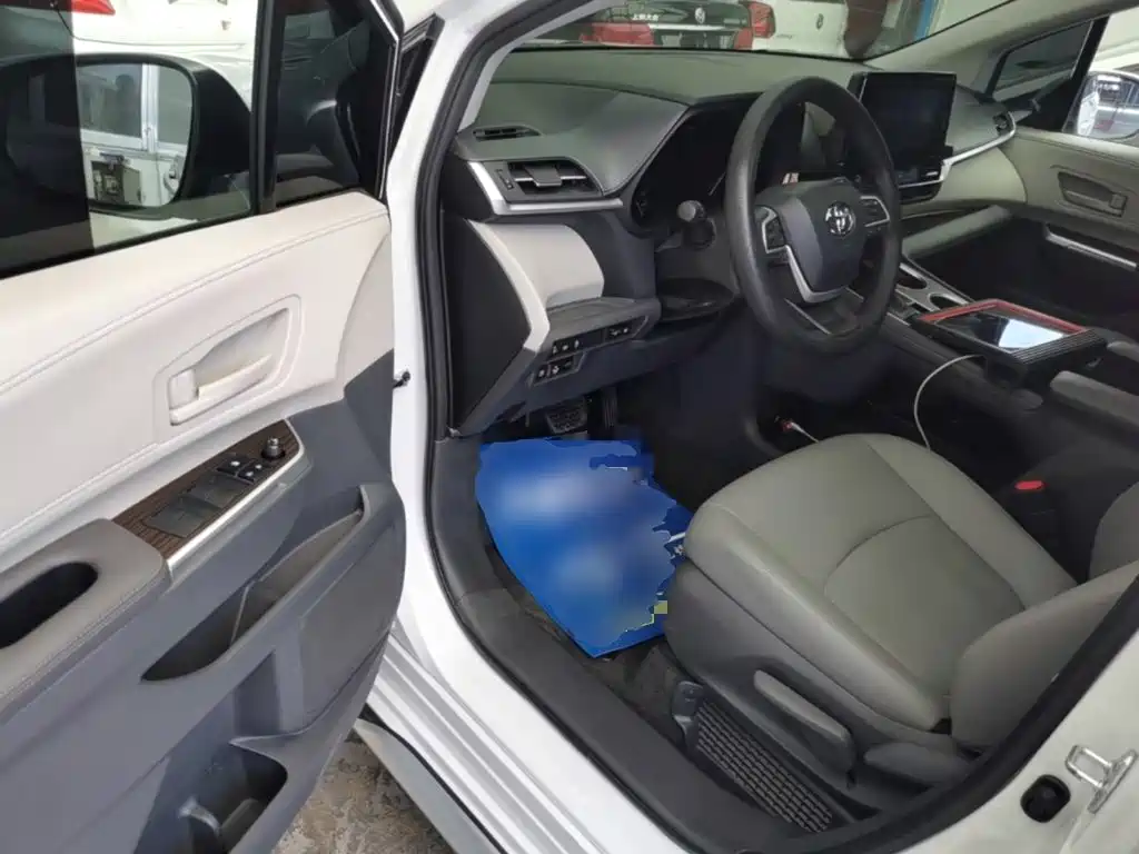 Фото 16 - Toyota Granvia
