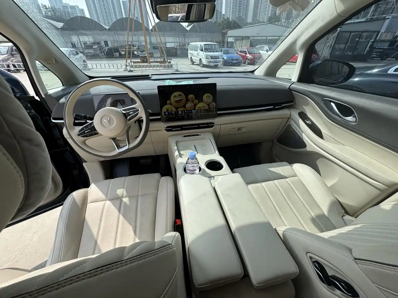 Voyah Auto Voyah Dreamer 2025 PHEV AWD Flagship Qian Kun Edition фото 9