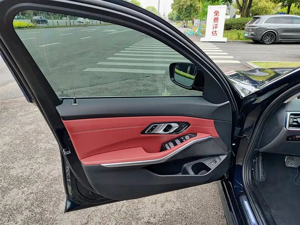 BMW 3 Series 2024 325Li M Sport Package фото 6