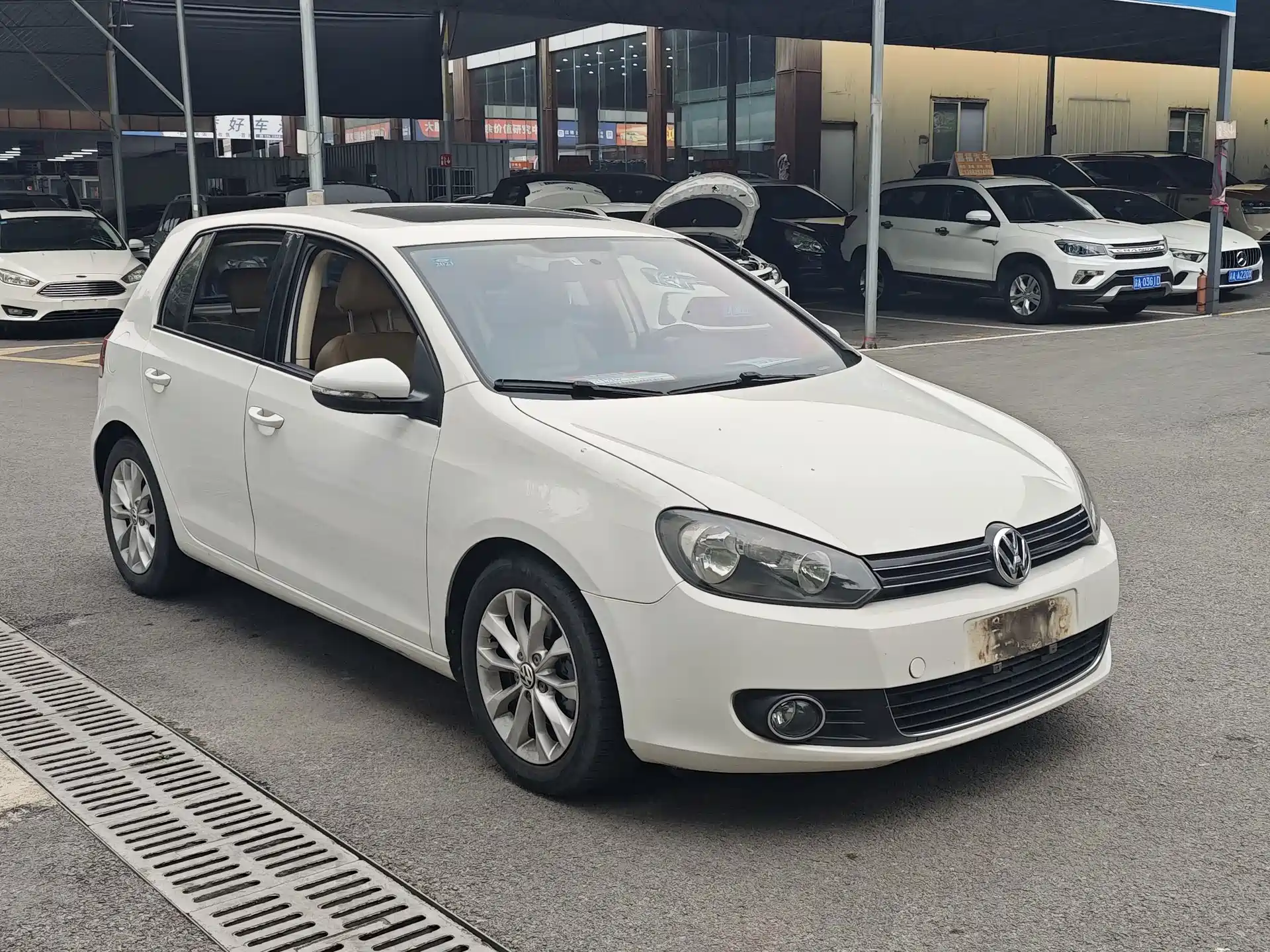 Photo 3 - Volkswagen Golf