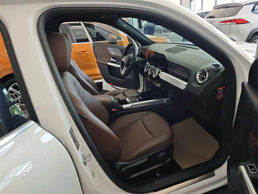 Mercedes-Benz GLB 2023 GLB 220 Dynamic фото 12
