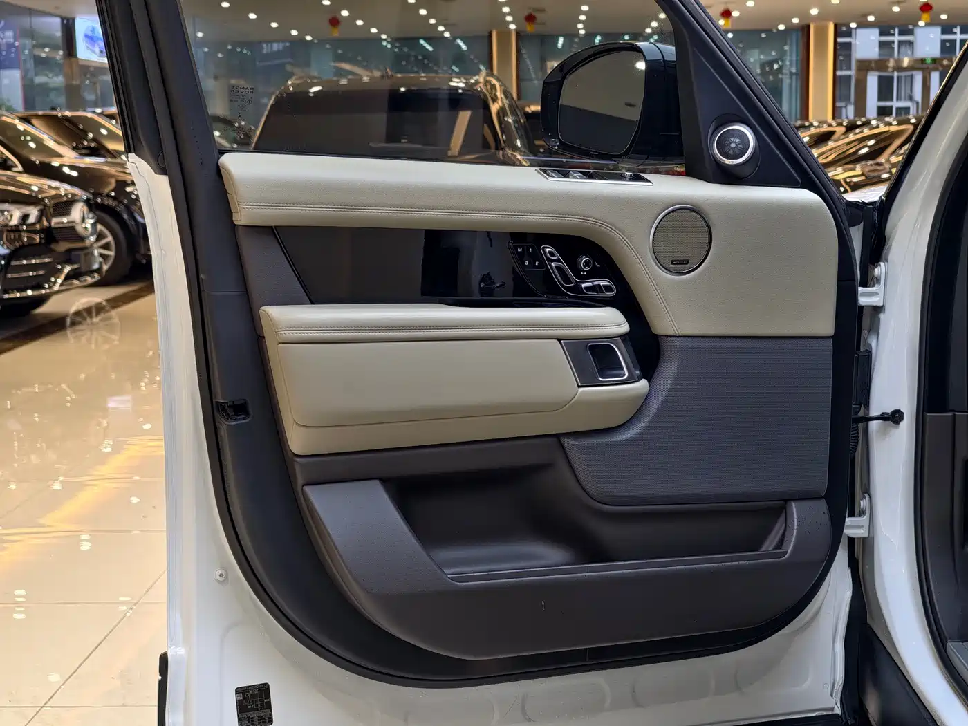 Land Rover Range Rover 2019 3.0 SCV6 Heritage Edition фото 4