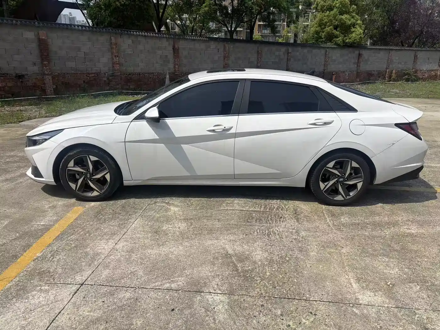Hyundai Elantra 2022 1.5L CVT GLX Elite Edition фото 4