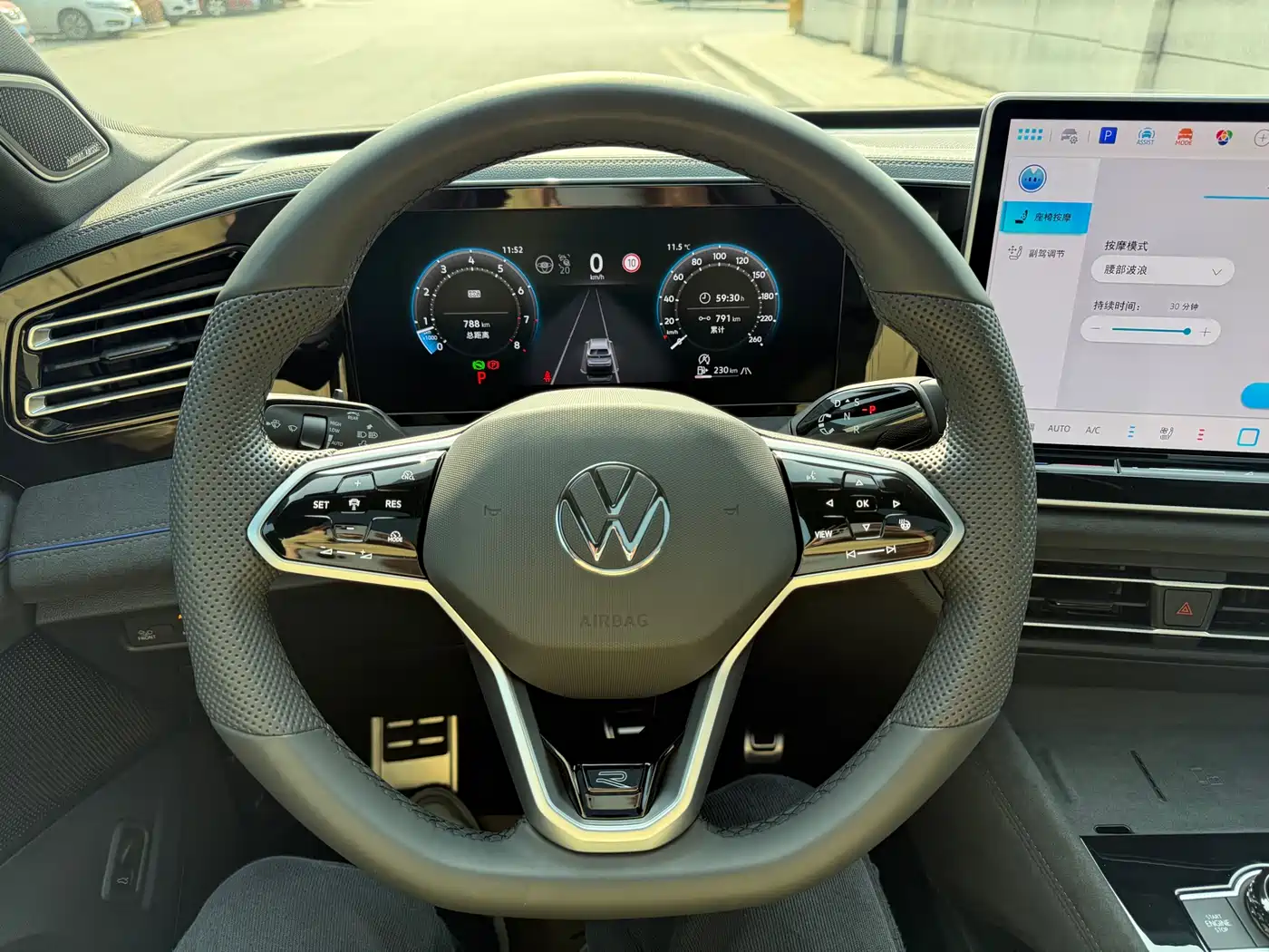 Volkswagen Tiguan L 2024 PRO 380TSI 4WD R-Line Premium Edition фото 13