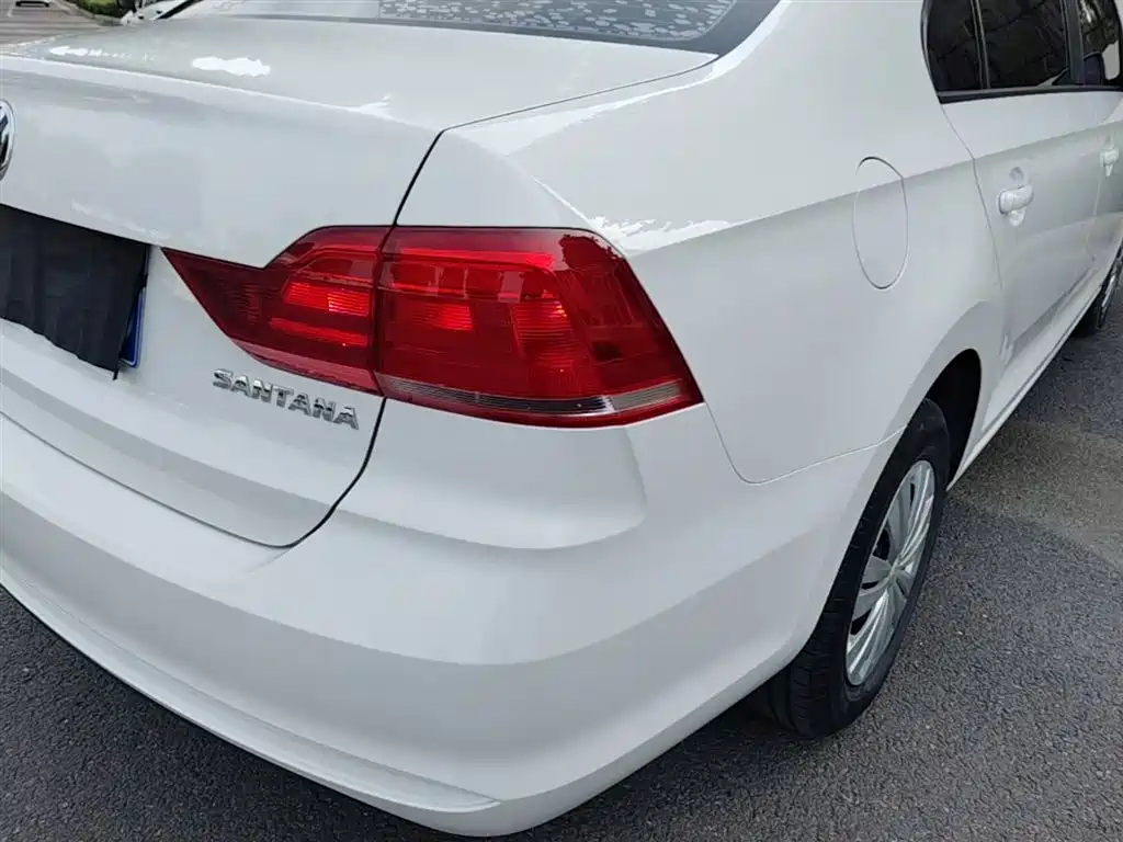 VOLKSWAGEN SANTANA
