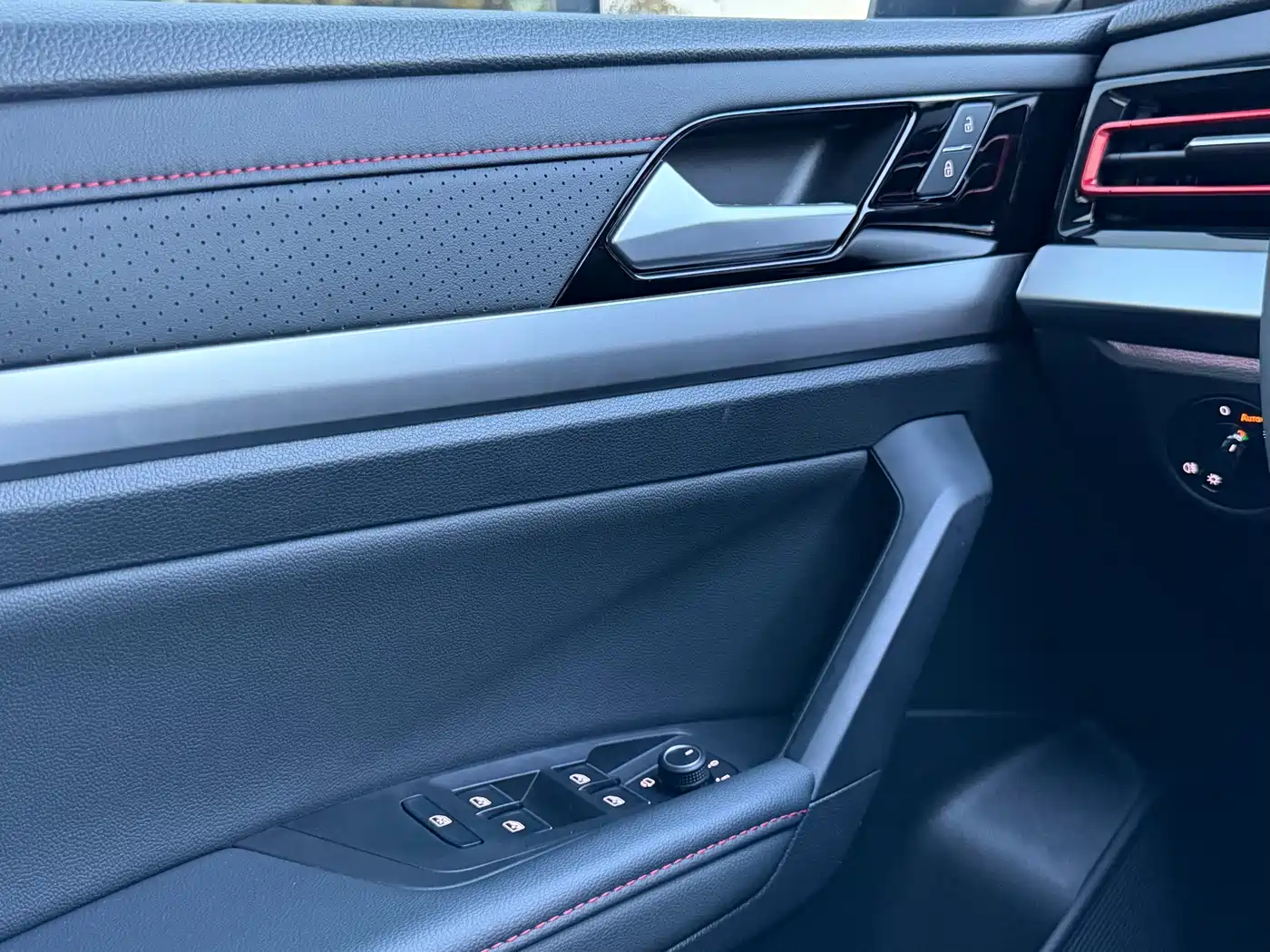 Volkswagen Lavida 2024 Model 300TSI DSG Starlight Leading Edition фото 11