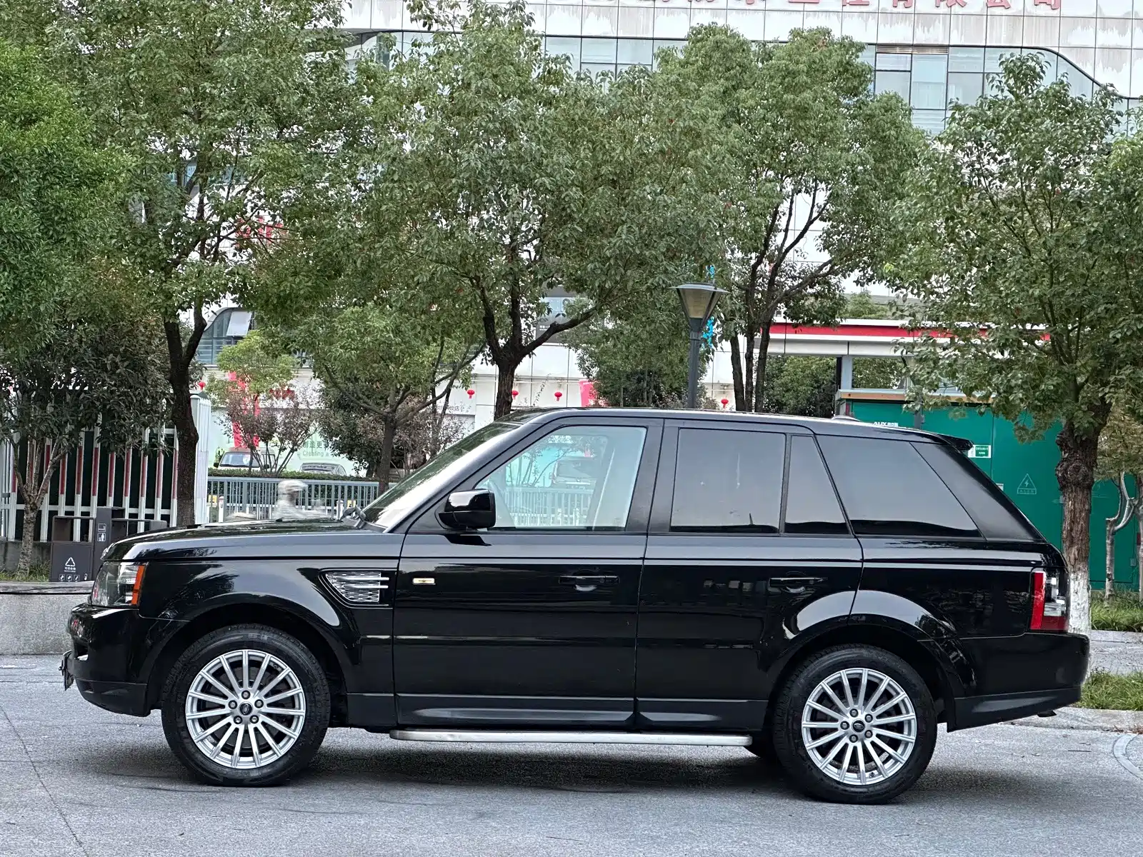 صورة 4 - Land Rover Range Rover Sport