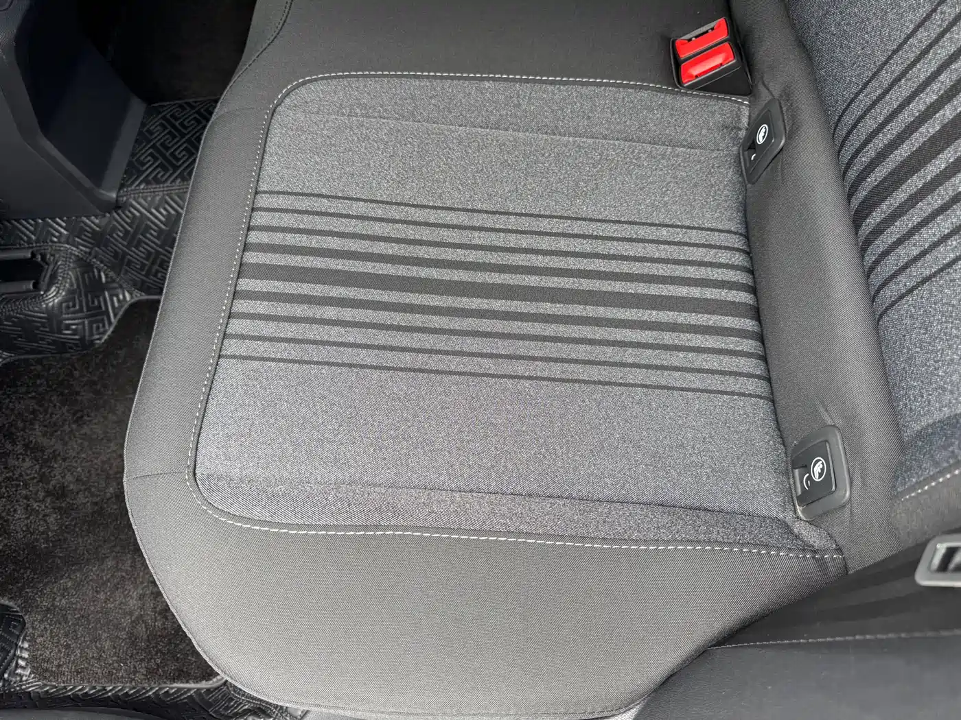Volkswagen Tharu 2022 280TSI 2WD Trend фото 13