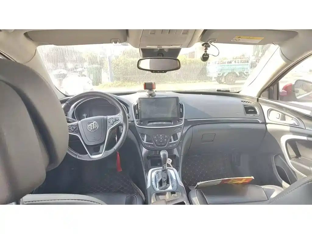 Photo 5 - Buick Regal