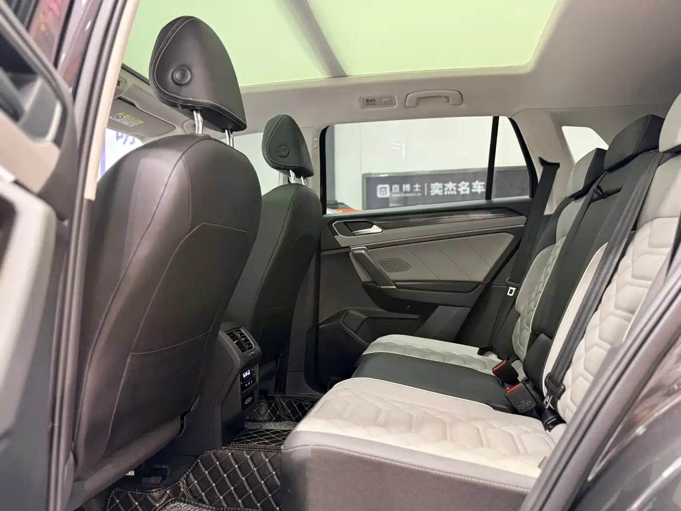 Volkswagen Tayron 2024 330TSI 2WD Luxury Plus Advanced фото 6