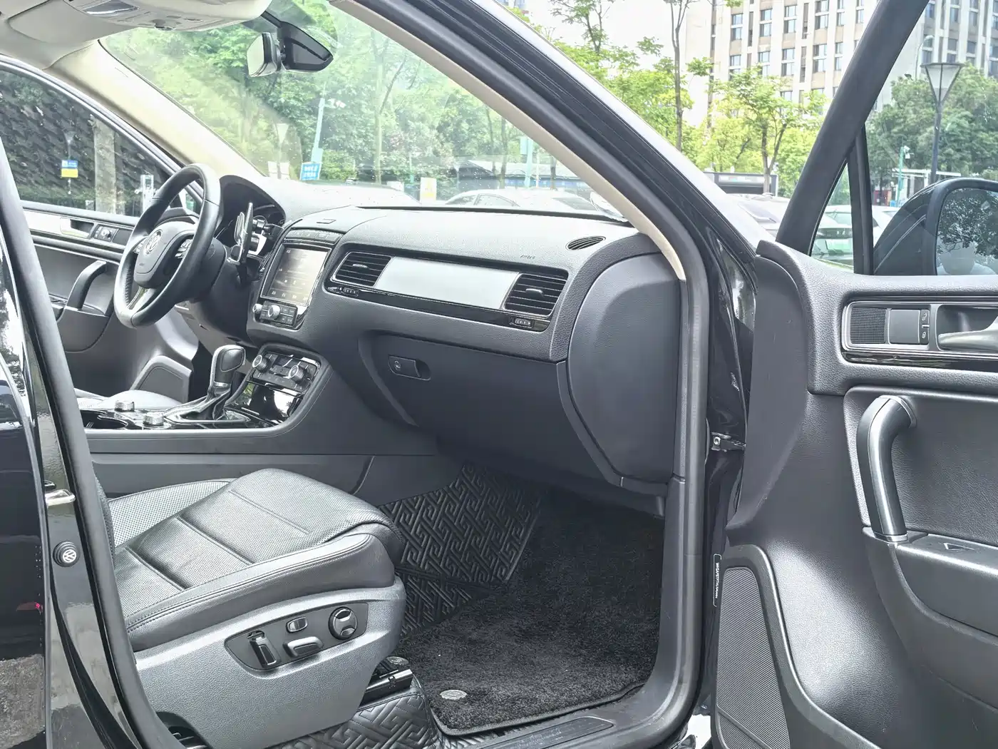 Volkswagen Touareg 2017 3.0TSI Explorer Edition фото 6