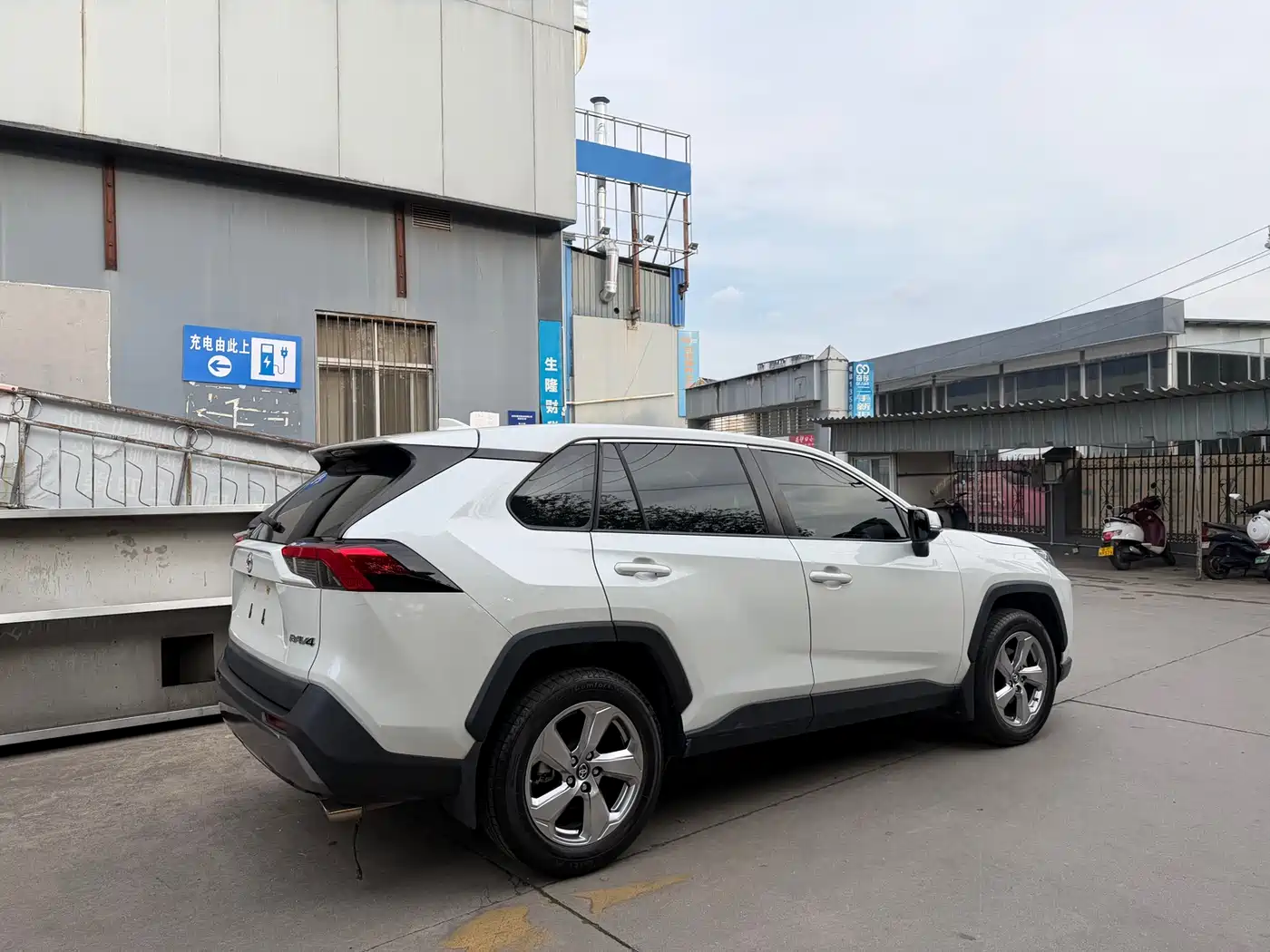 Toyota RAV4 Rongfang 2020 2.0L CVT 2WD Trend Edition фото 5