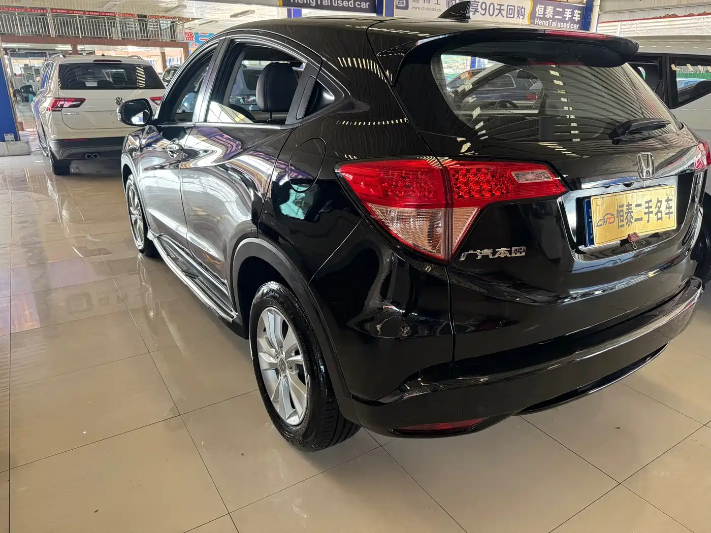 Фото 8 - Honda Vezel