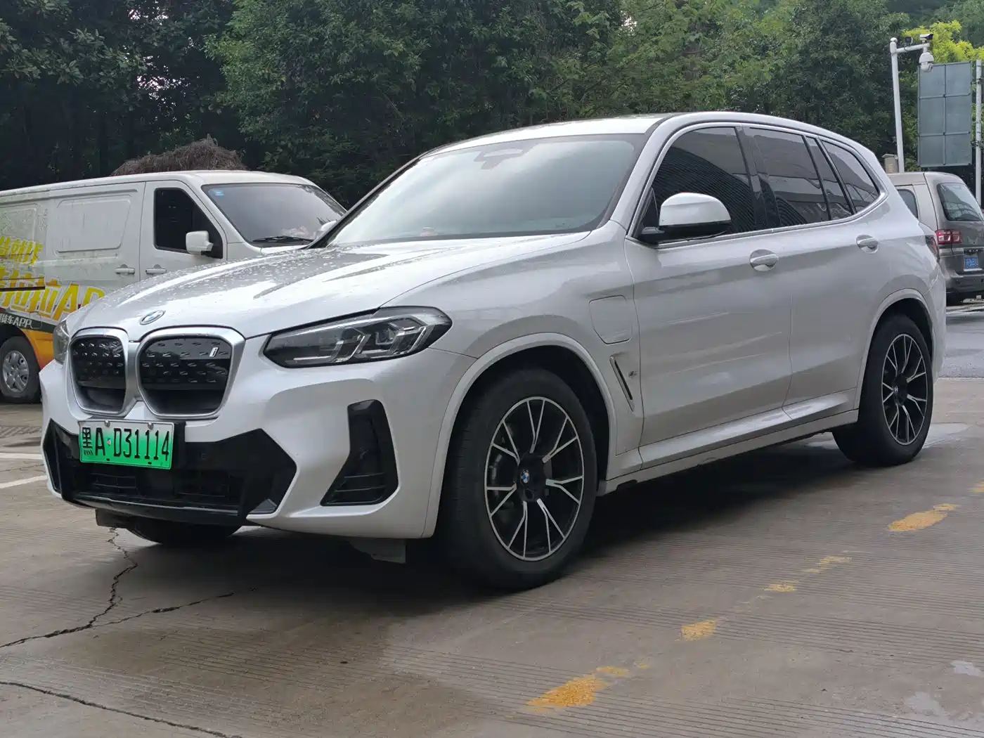 BMW iX3 2024 Leading Edition