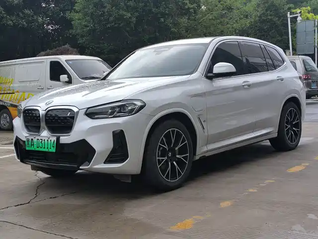 BMW iX3 Лидер