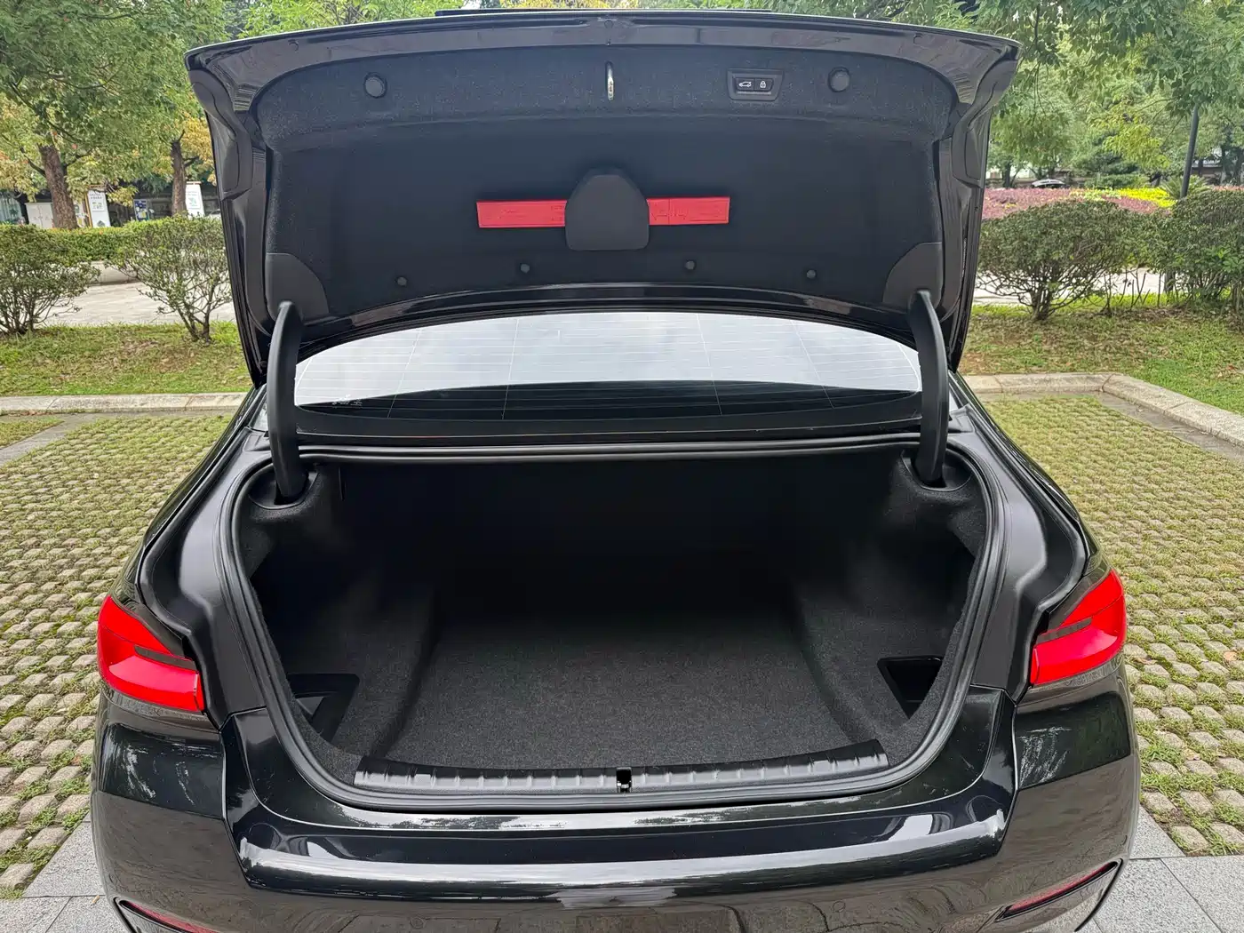 BMW 5 Series 2022 530Li Leading M Sport Package фото 18