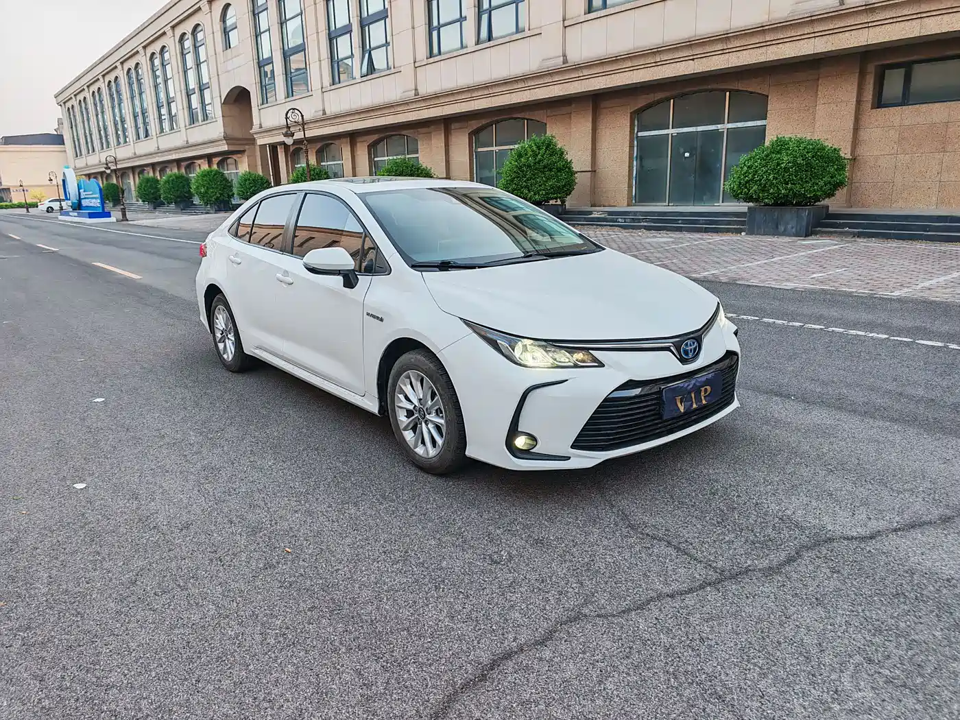Toyota Corolla 2021 Hybrid 1.8L E-CVT Pioneer Edition фото 3