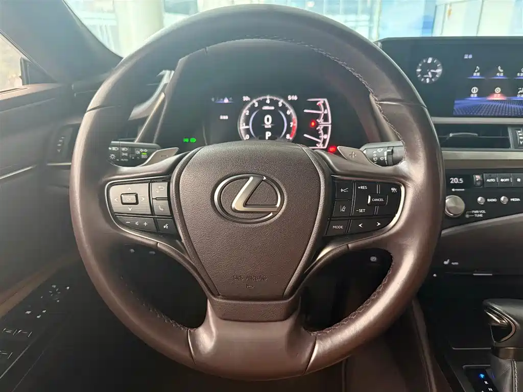 Lexus ES 2020 200 Excellence фото 23