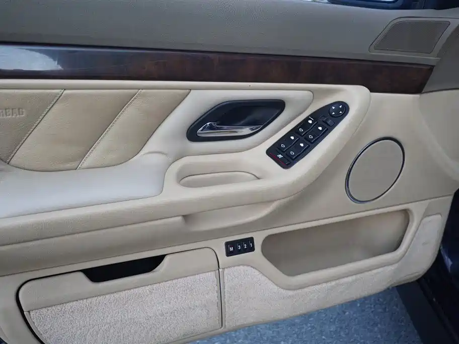 BMW 7 Series фото 10