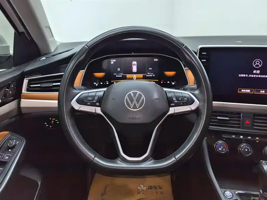 VOLKSWAGEN BORA