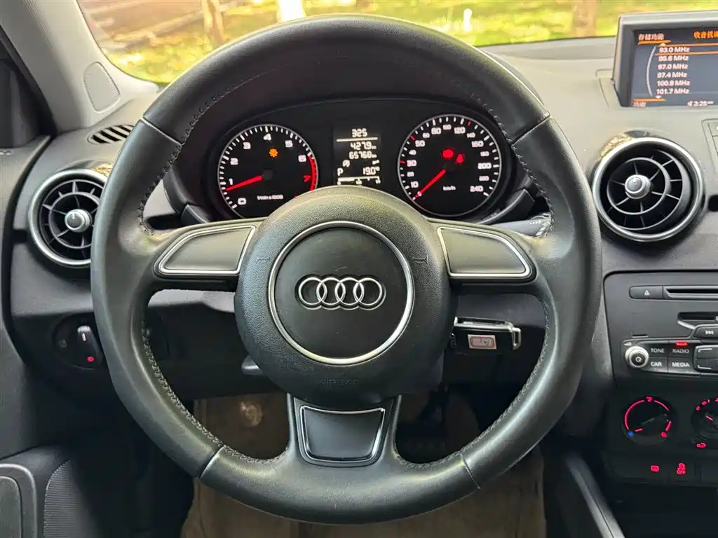 Audi A1 2014 30 TFSI Fashion фото 17