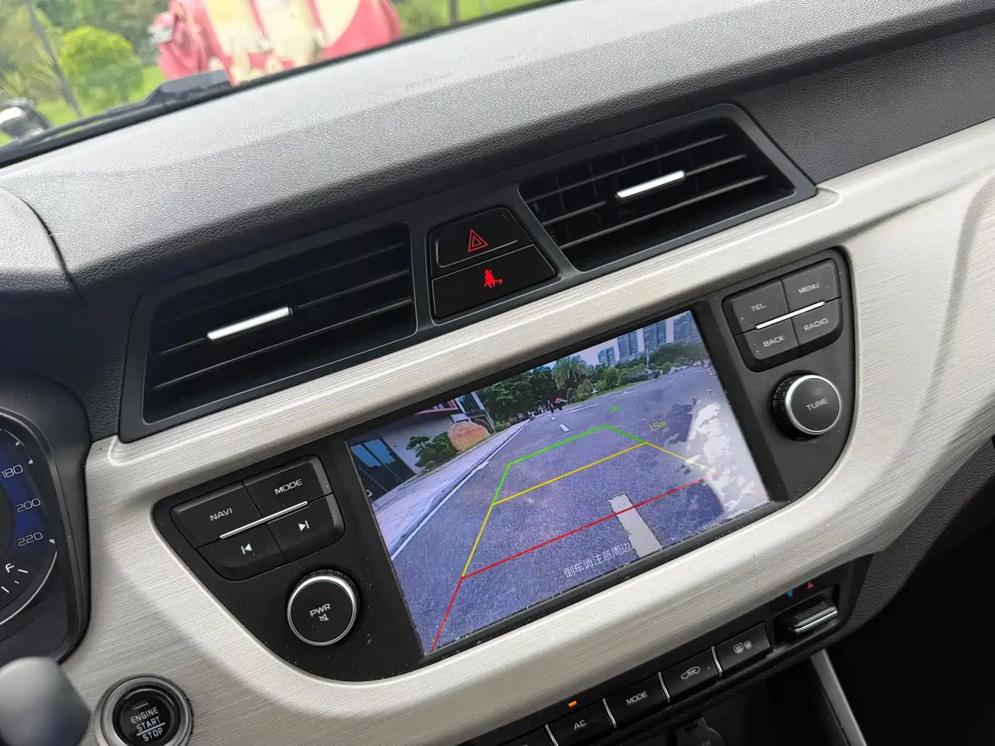 Фото 19 - Geely Vision X3