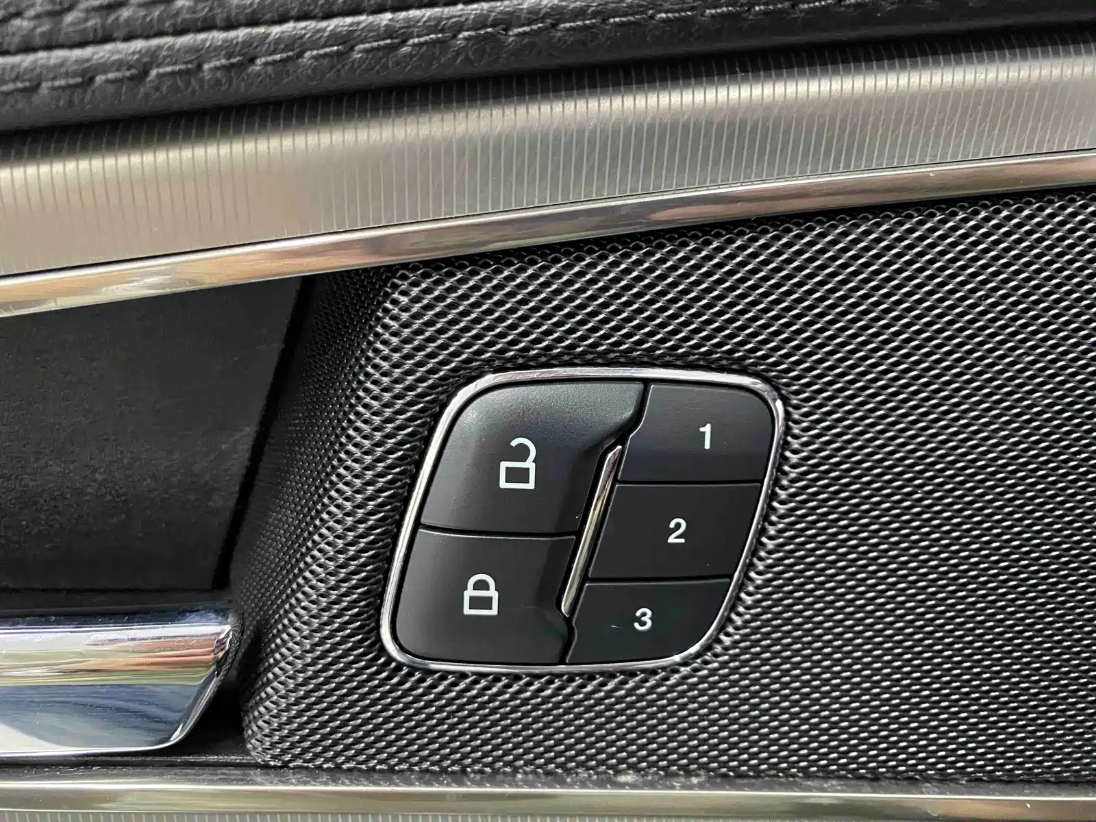 Photo 20 - Lincoln MKX