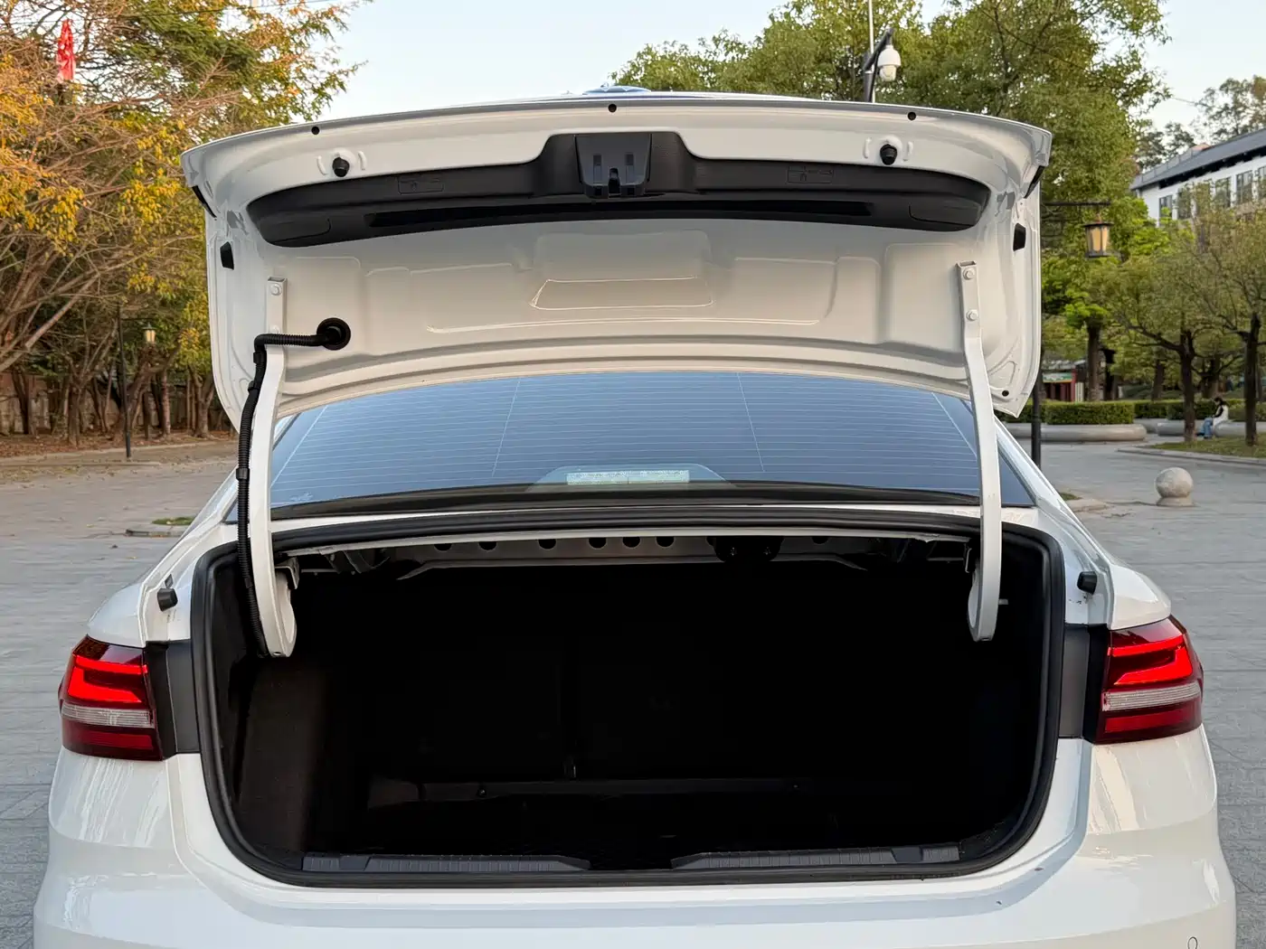 Volkswagen Lavida 2024 Model 300TSI DSG Starlight Leading Edition фото 17