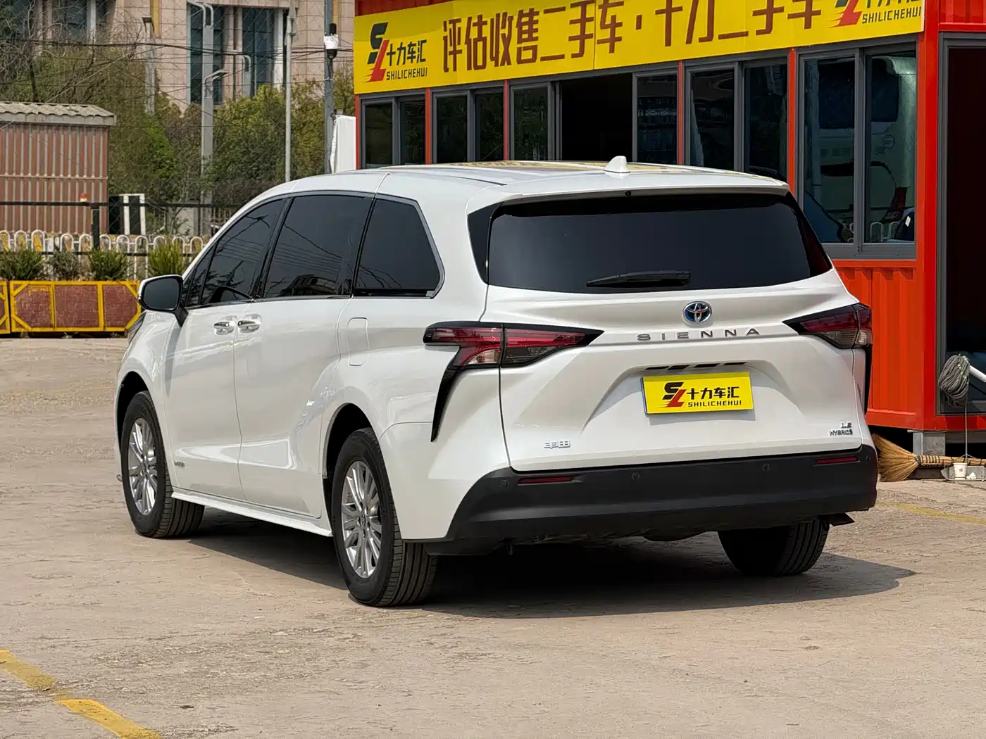 Toyota Sienna 2021 2.5L Hybrid Comfort Edition фото 6