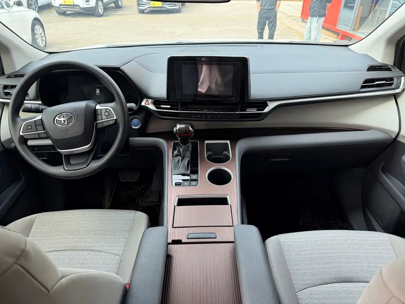 Toyota Sienna 2021 2.5L Hybrid Comfort Edition фото 14