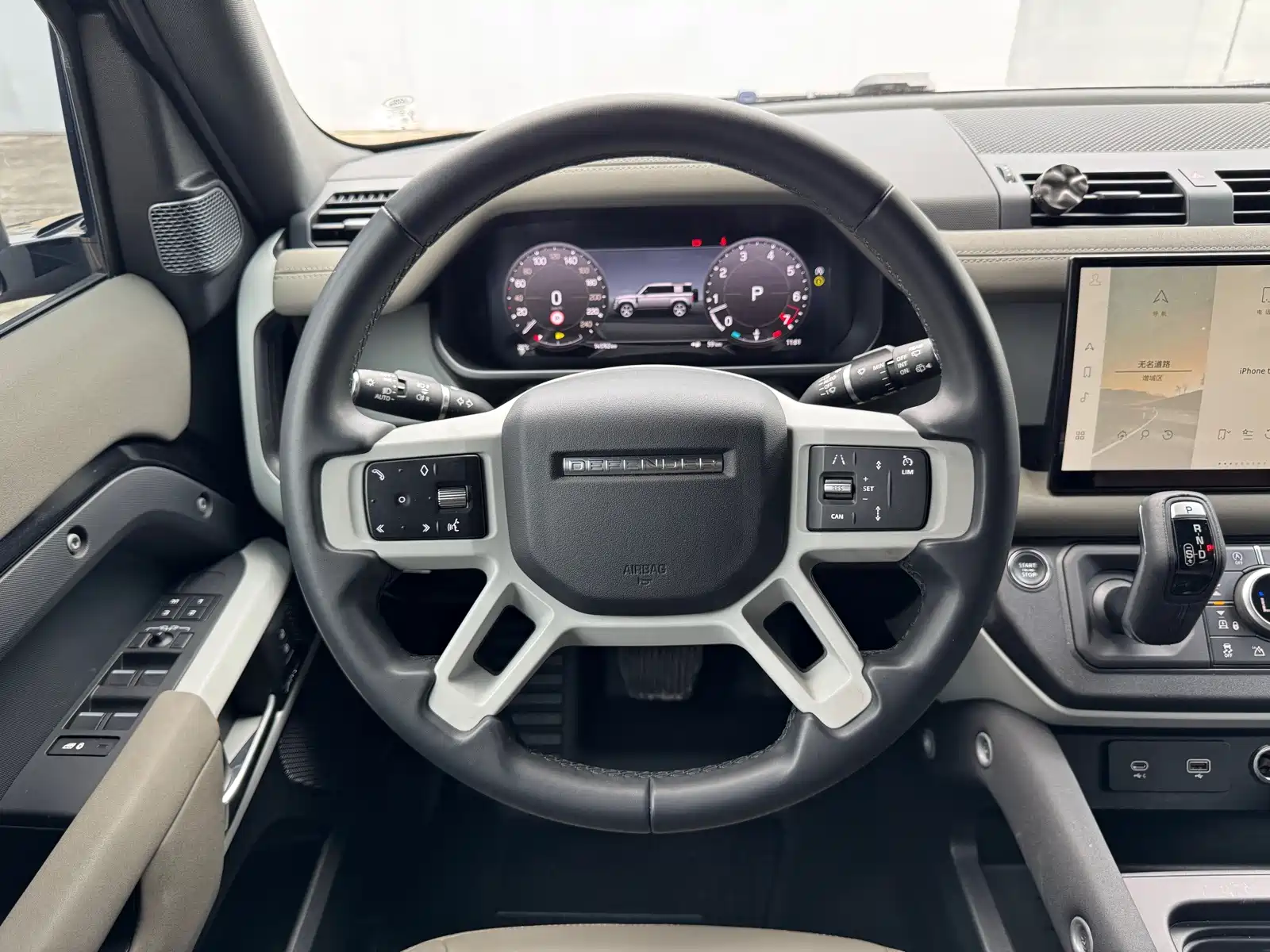 Photo 16 - Land Rover Defender