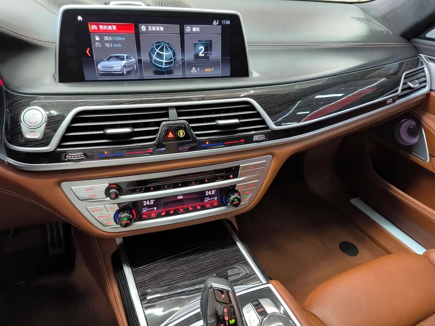 BMW 7 Series 2018 M760Li xDrive фото 10