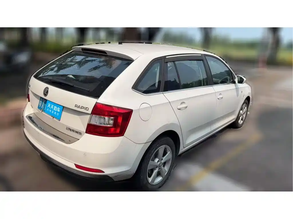 Photo 2 - Škoda Skoda Rapid Spaceback