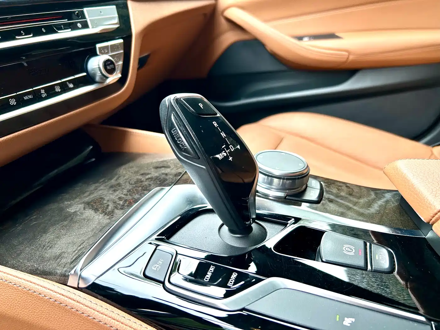 BMW 5 Series 2019 530Li Leading M Sport Package фото 16
