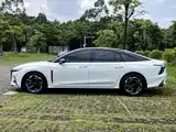 Фото 7 - Hongqi H6
