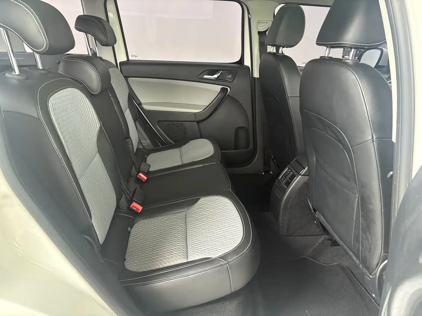 Škoda Yeti 2016 1.4TSI DSG Pioneer Edition фото 15