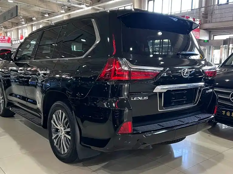 Lexus LX 2019 570 Dynamic Luxury Edition фото 6