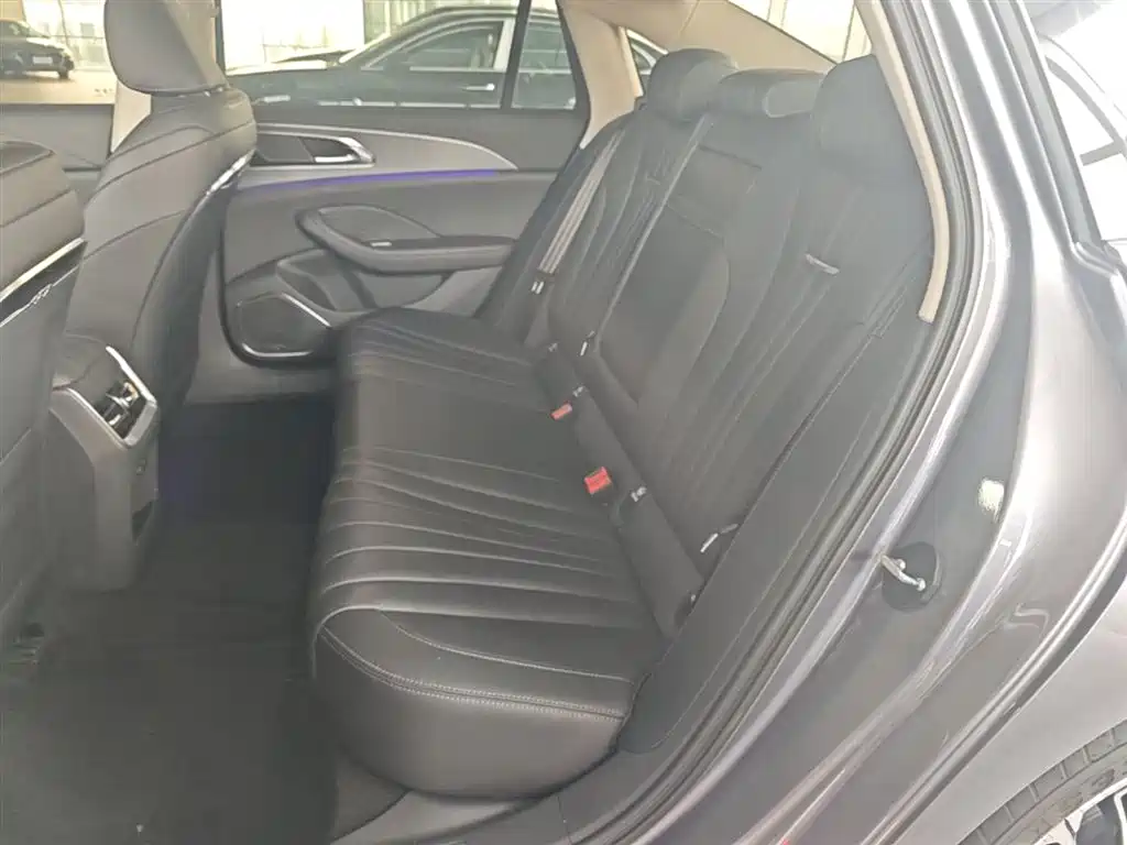 Hongqi H5 2024 2.0T Automatic Smart Connect Flag Smooth Edition фото 17