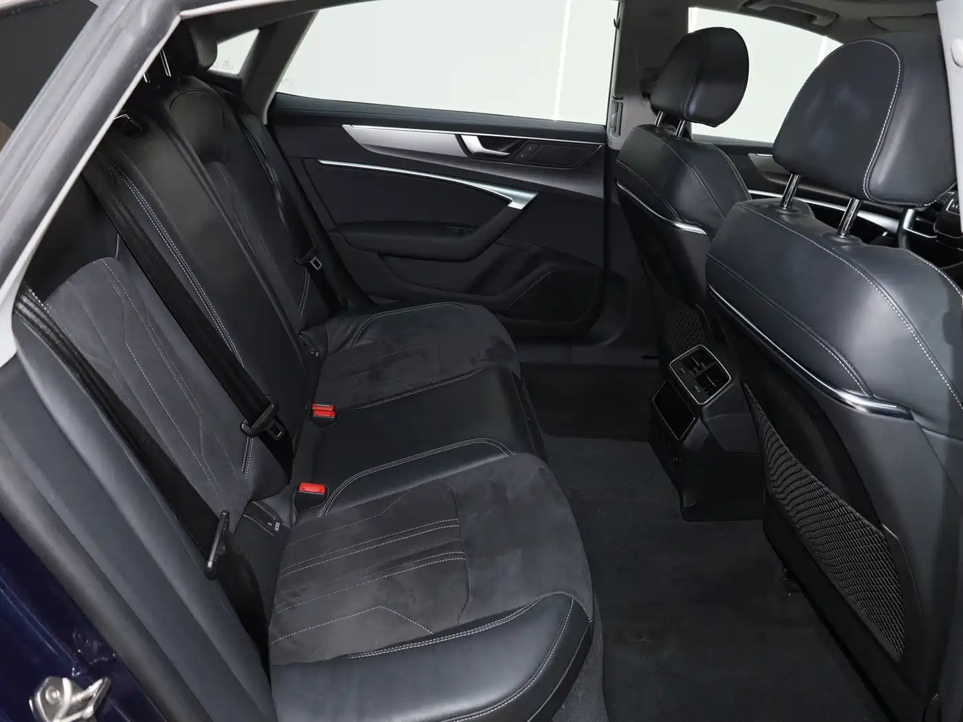 Audi A7L 2024 45TFSI S-line Dream Edition Crystal Package фото 24
