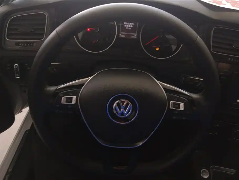 Volkswagen Golf 2020 Beloved Edition 200TSI DSG Comfort фото 15