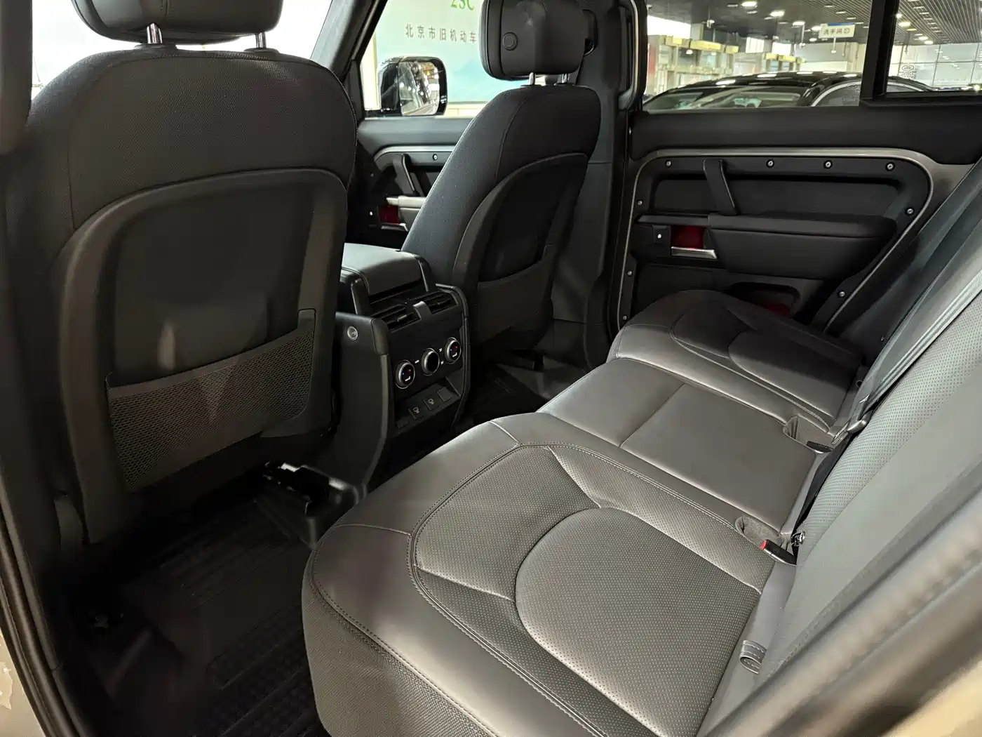 Land Rover Defender 2025 110 3.0T P400 X фото 7