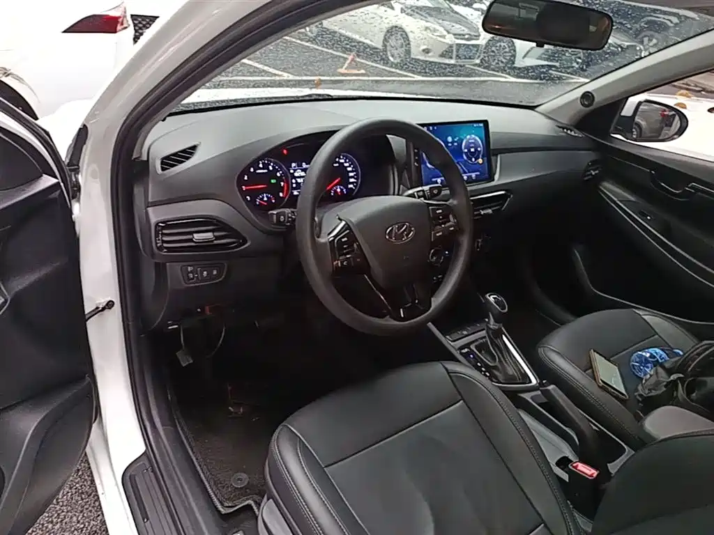 Hyundai Elantra 2018 1.6L Automatic Pleasing Edition GL China VI фото 10