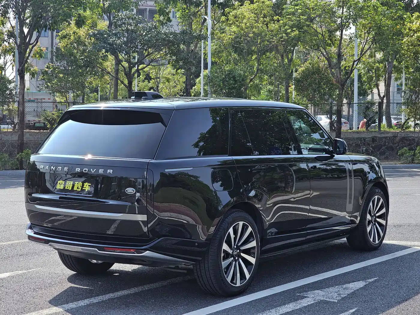 Land Rover Range Rover 2023 3.0 L6 400PS Golden Age 7-Seater Long Wheelbase фото 7