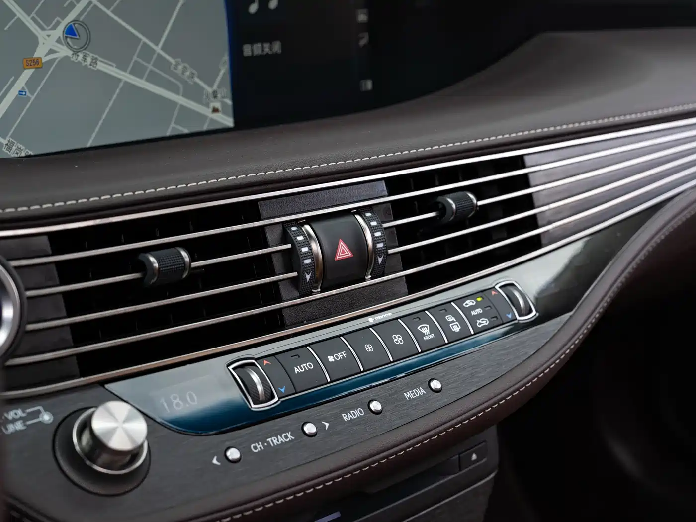 Lexus LS, миниатюра 17