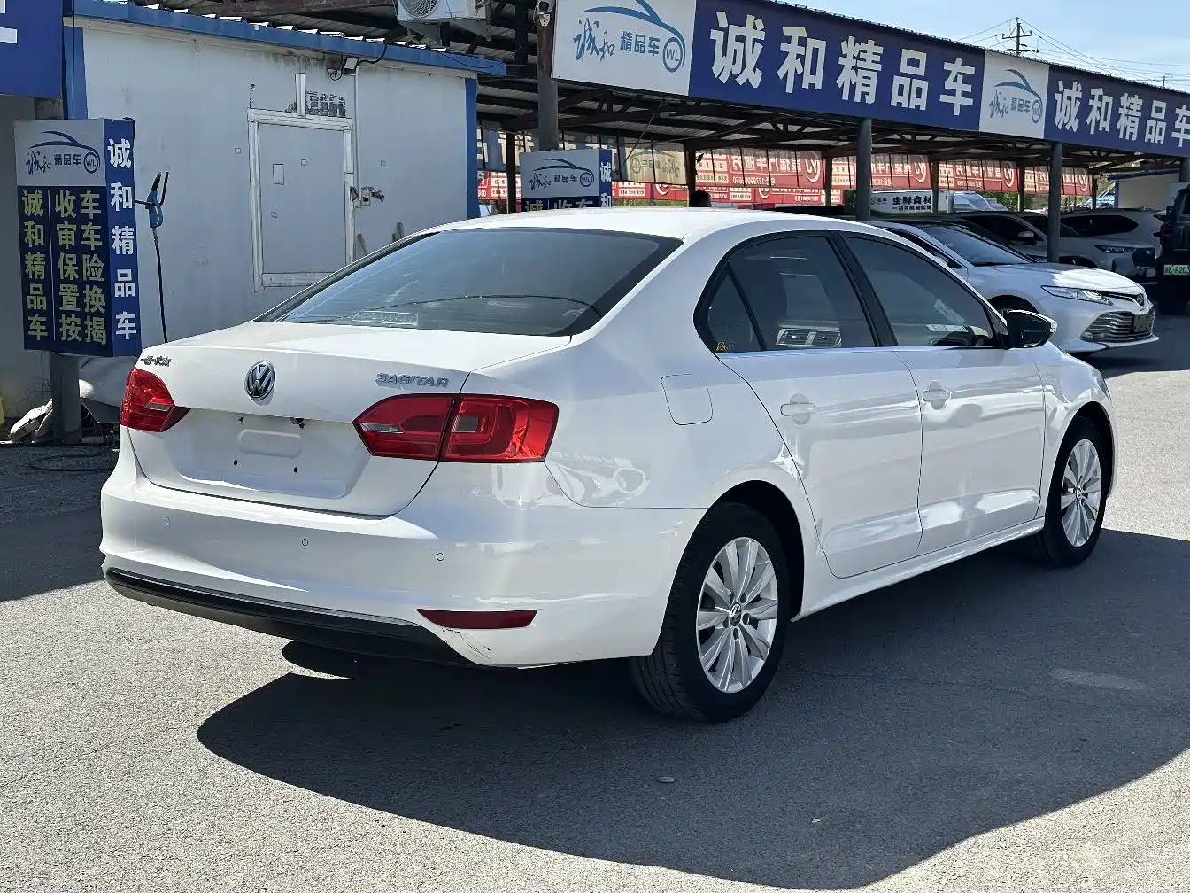Volkswagen Sagitar 2014 Facelift 1.6L Automatic Comfort фото 7