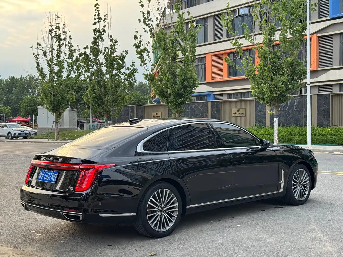 Hongqi H9 2022 2.0T Smart Connect Flag Smooth Edition фото 9