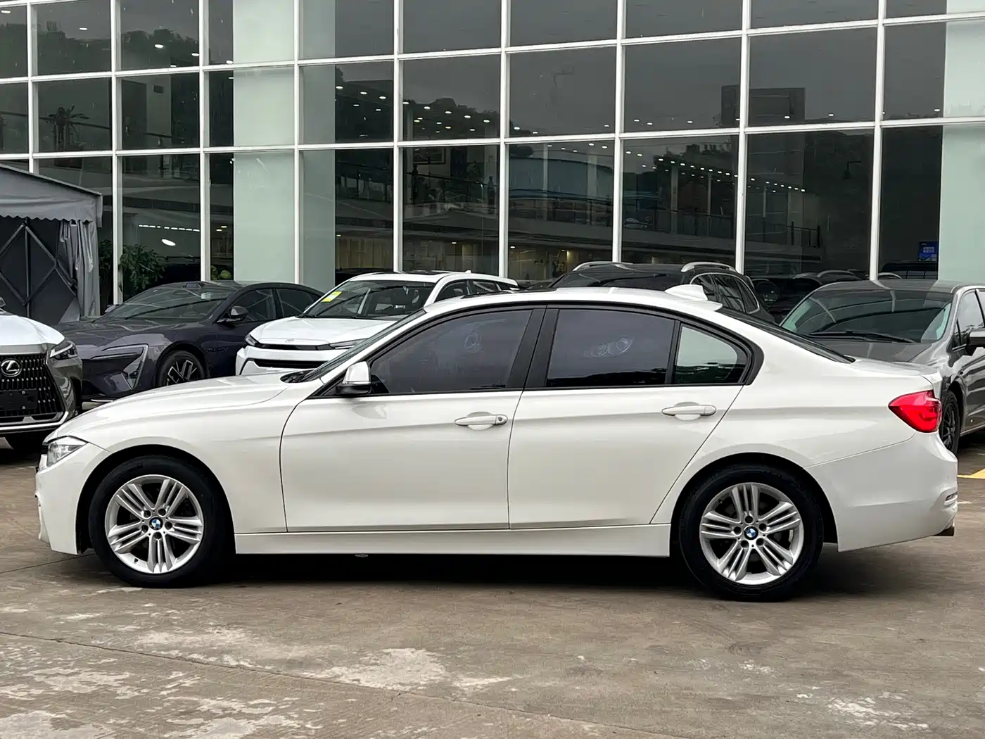BMW 3 Series 2016 320i Fashion Model фото 3
