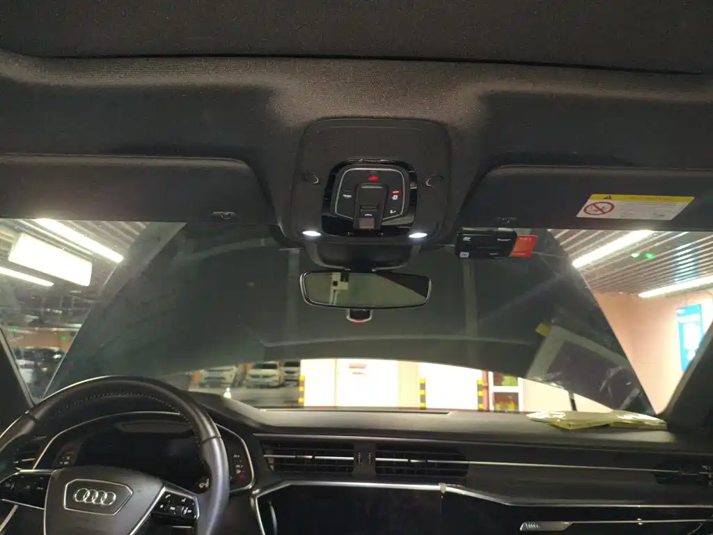 Фото 19 - Audi A6L