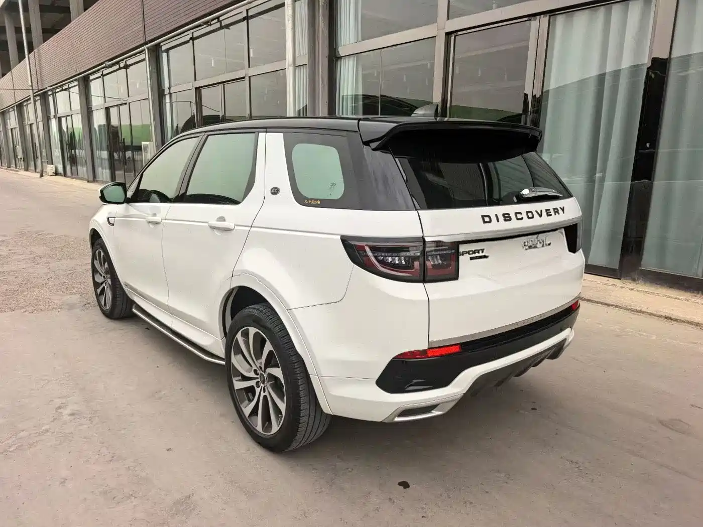 Land Rover Discovery Sport 2020 249PS R-Dynamic Performance фото 4